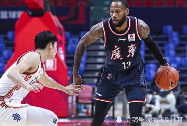 苏知鱼脱口道：那你以为，你杀了我就不会有人追杀你了吗？我告诉你，如果你杀了我，我的家族一定会不惜一切代价追杀你的。